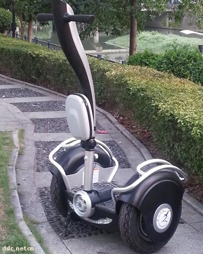 踏雪无痕电动智能平衡车