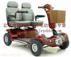老爷车式的双人四轮电动代步车