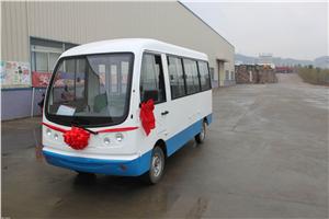 14座电动小巴